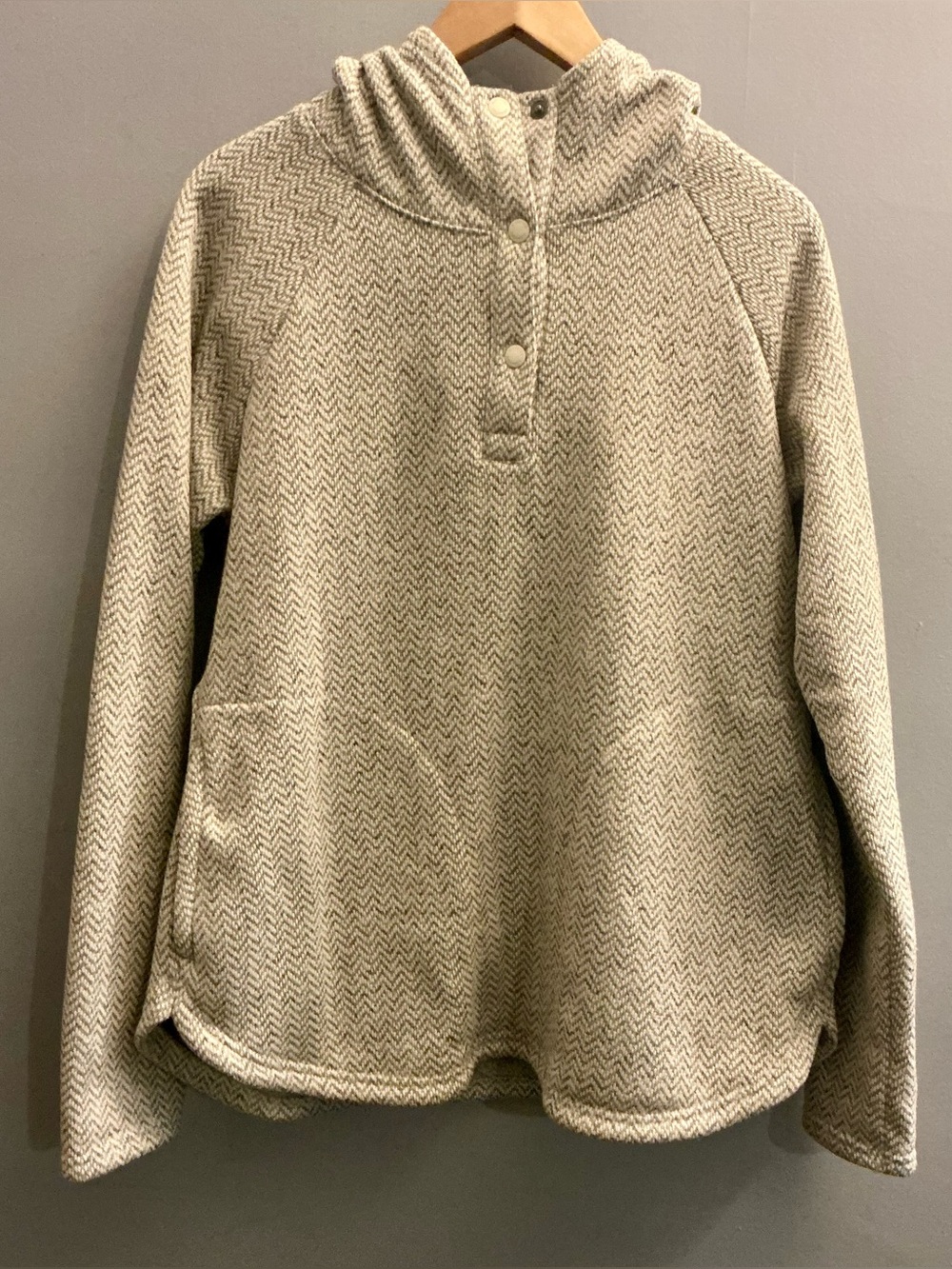 Columbia Women’s XL Hooded Herringbone Snap Neck Pullover Gray White